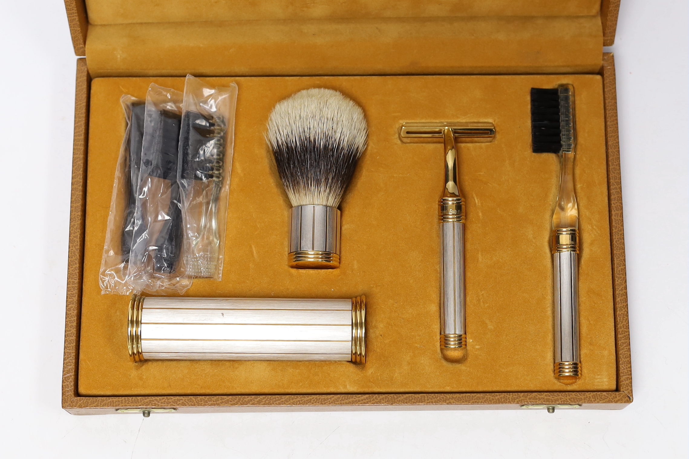 A cased gentleman’s Dunhill vanity set including shaving brush, razor and toothbrush